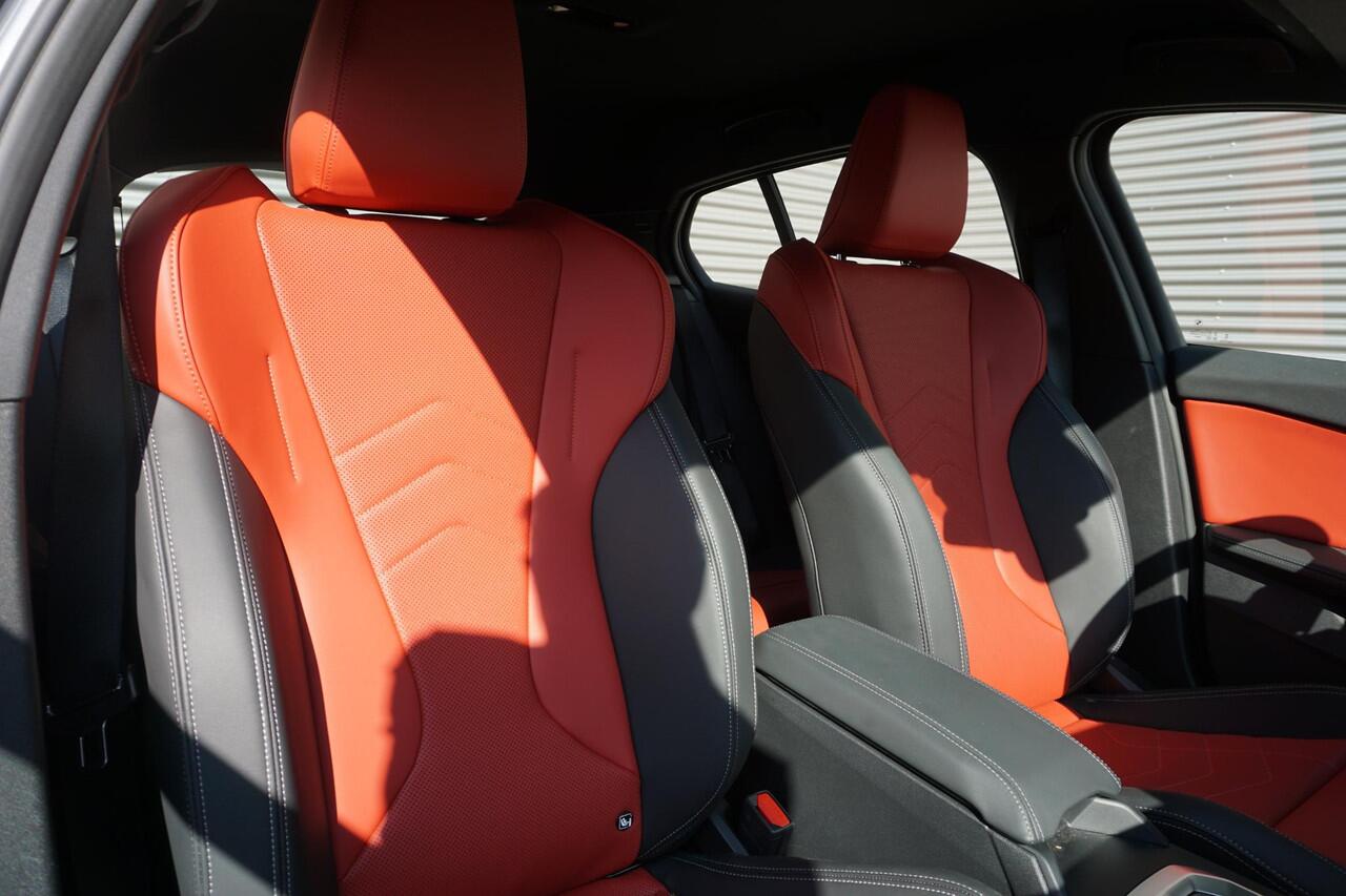 BMW 1-SERIE 5-deurs 120 M Sportpakket Executive | Innovation Pack | Harman-Kardon | Head-Up Display | Getinte Ramen Achter | Lentevoordeel