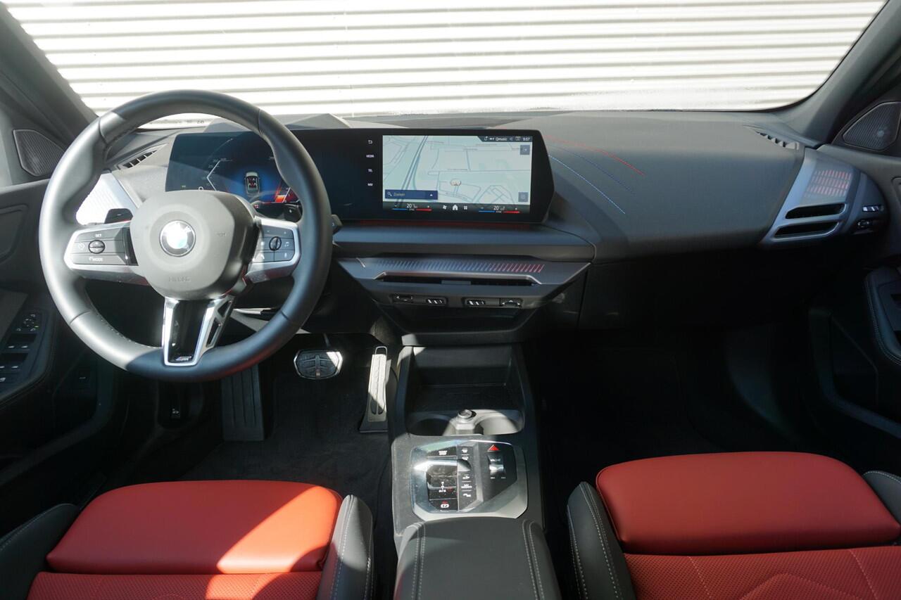 BMW 1-SERIE 5-deurs 120 M Sportpakket Executive | Innovation Pack | Harman-Kardon | Head-Up Display | Getinte Ramen Achter | Lentevoordeel
