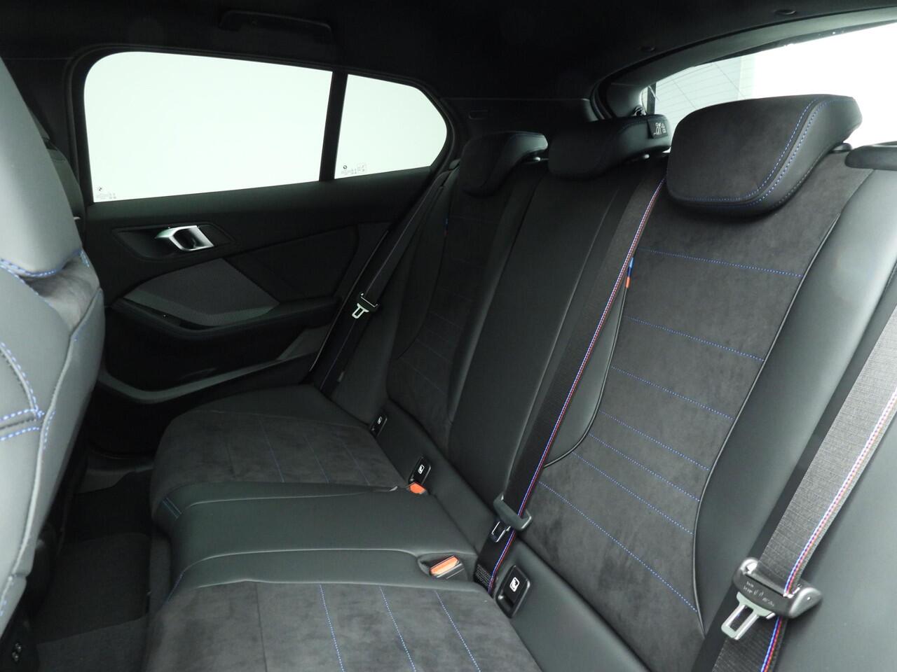 BMW 1-SERIE 5-deurs 120 | M Sportpakket Pro | Equipment Pack Pro | Ekris Selection