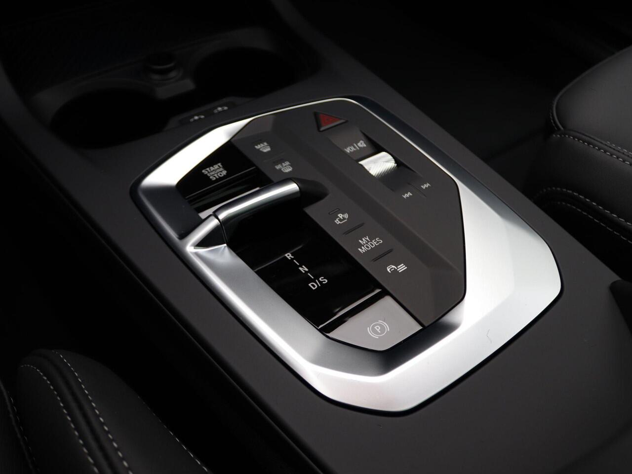 BMW 1-SERIE 120 M Sportpakket Pro | Premium Pack | Comfort Access | Panoramadak | Driving Assistant | Harman Kardon | 19'' | Ekris Selection