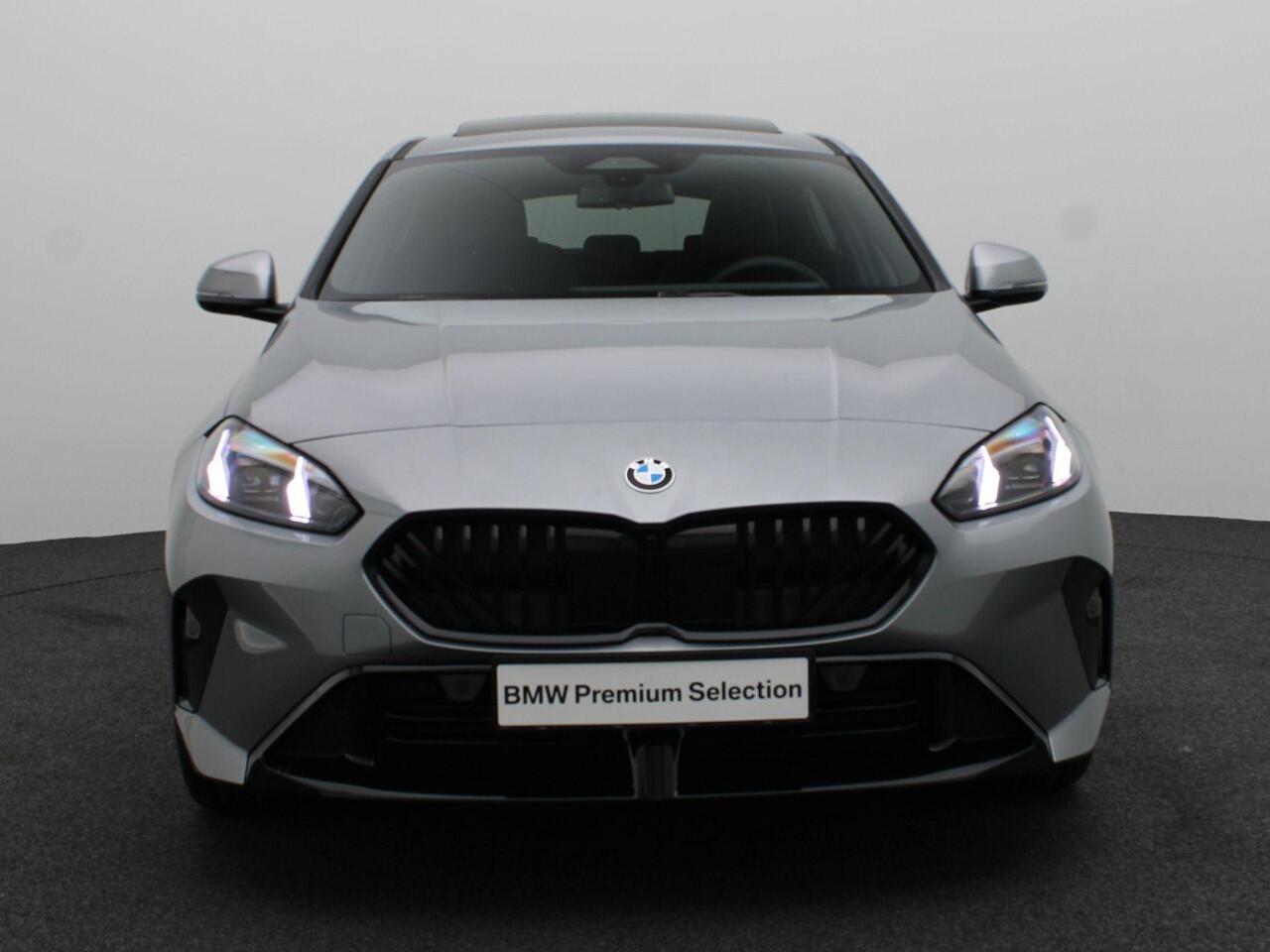 BMW 1-SERIE 120 M Sportpakket Pro | Premium Pack | Comfort Access | Panoramadak | Driving Assistant | Harman Kardon | 19'' | Ekris Selection