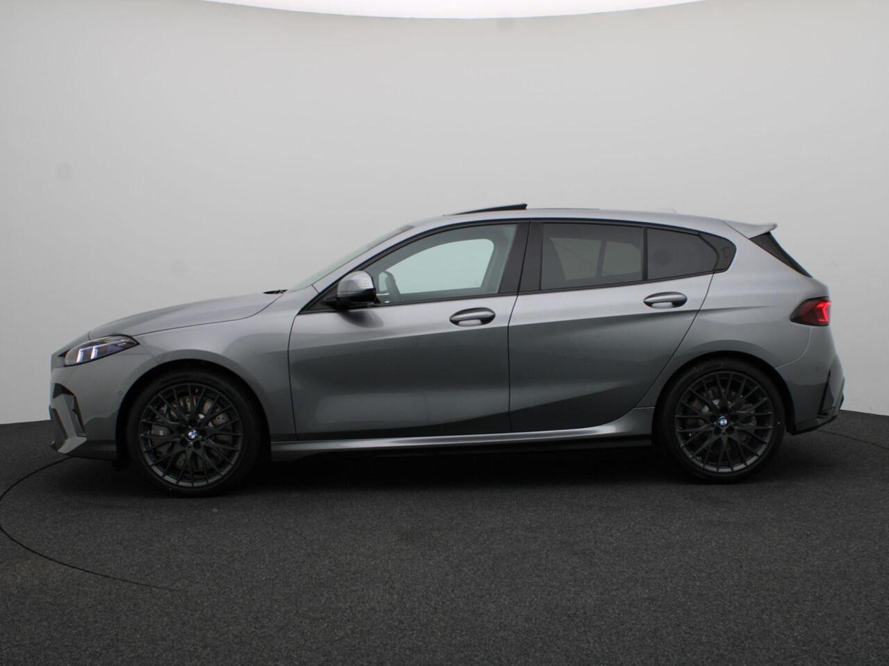 BMW 1-SERIE 120 M Sportpakket Pro | Premium Pack | Comfort Access | Panoramadak | Driving Assistant | Harman Kardon | 19'' | Ekris Selection