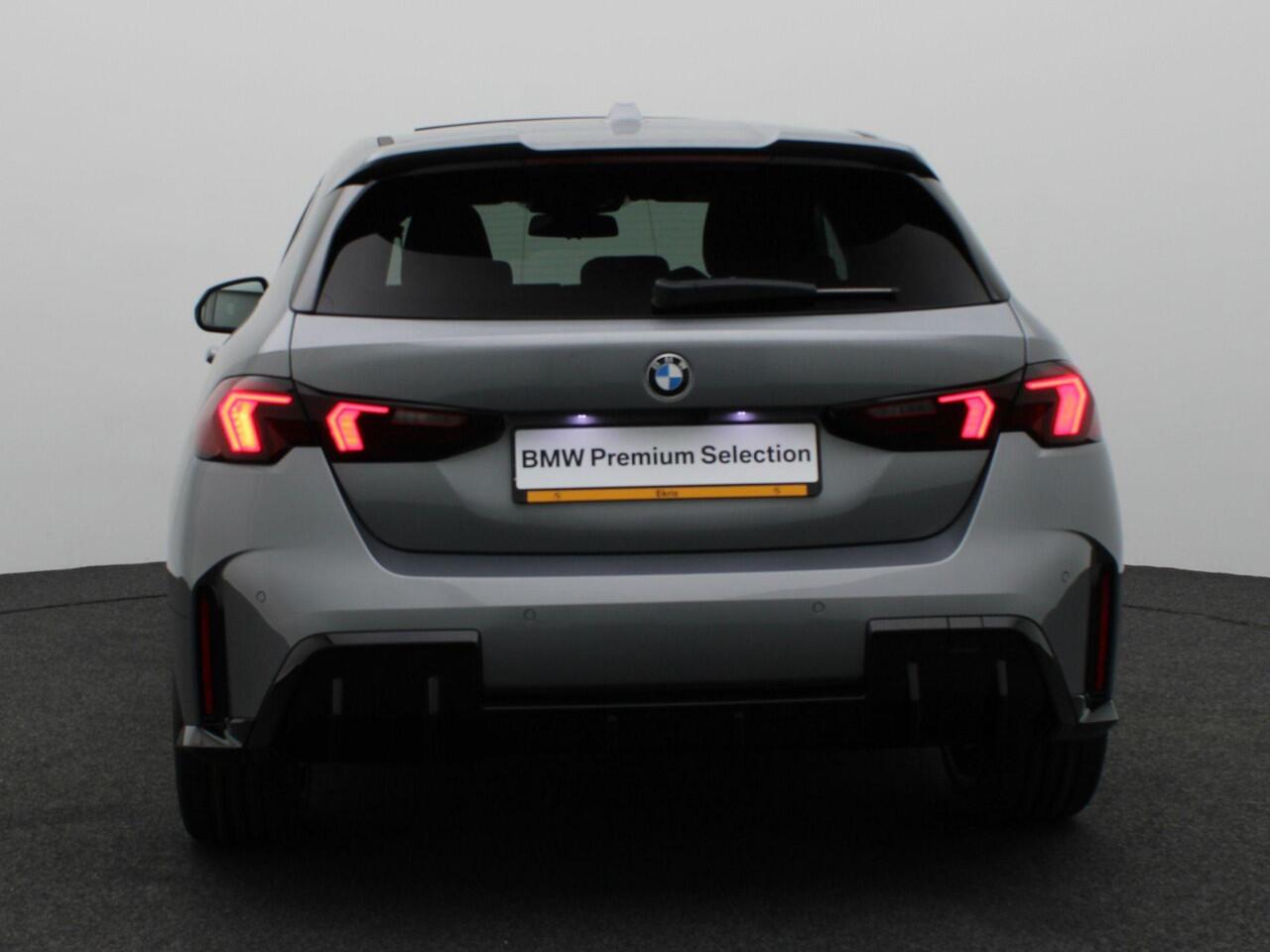 BMW 1-SERIE 120 M Sportpakket Pro | Premium Pack | Comfort Access | Panoramadak | Driving Assistant | Harman Kardon | 19'' | Ekris Selection