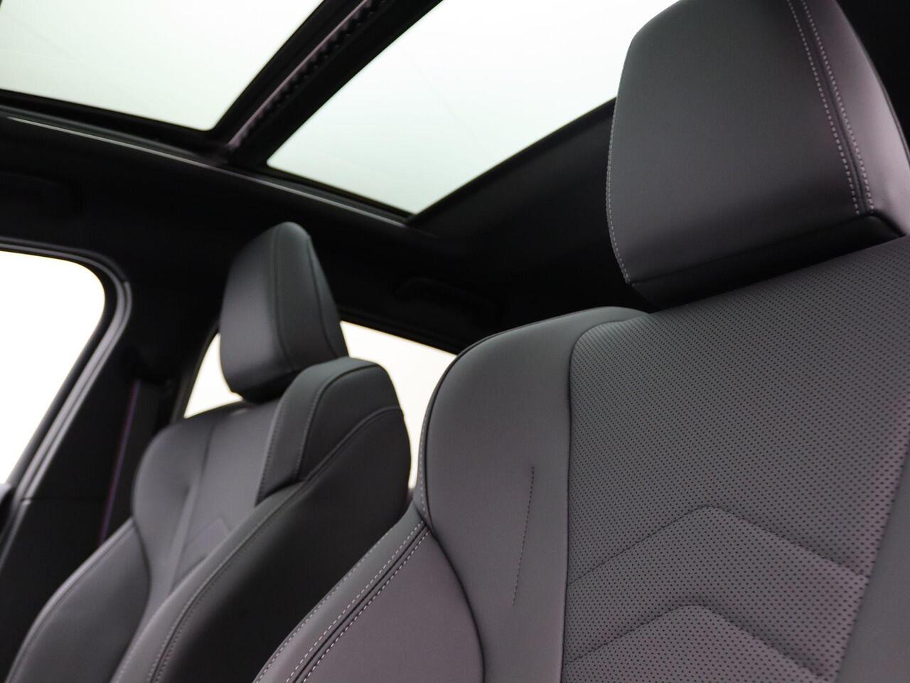 BMW 1-SERIE 120 M Sportpakket Pro | Premium Pack | Comfort Access | Panoramadak | Driving Assistant | Harman Kardon | 19'' | Ekris Selection