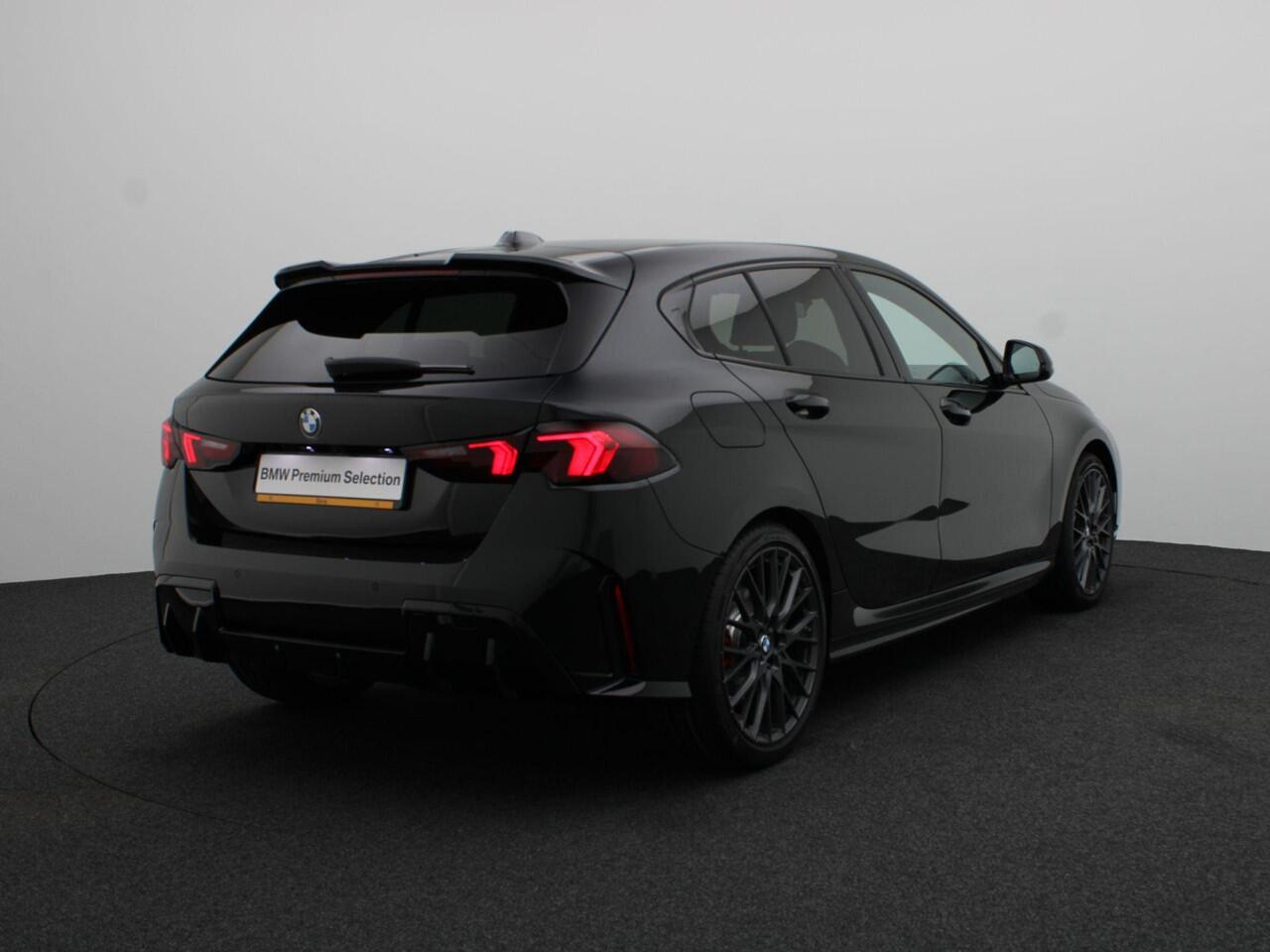 BMW 1-SERIE 120 M Sportpakket Pro | Premium Pakket | Stuurwielrand Verwarmd | Comfort Access | 19'' | Ekris Selection