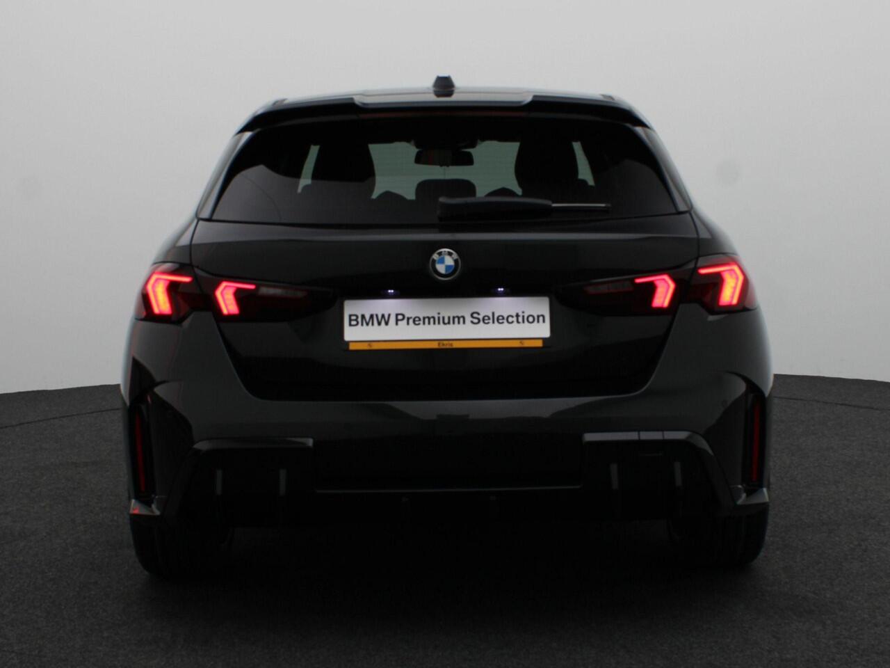 BMW 1-SERIE 120 M Sportpakket Pro | Premium Pakket | Stuurwielrand Verwarmd | Comfort Access | 19'' | Ekris Selection