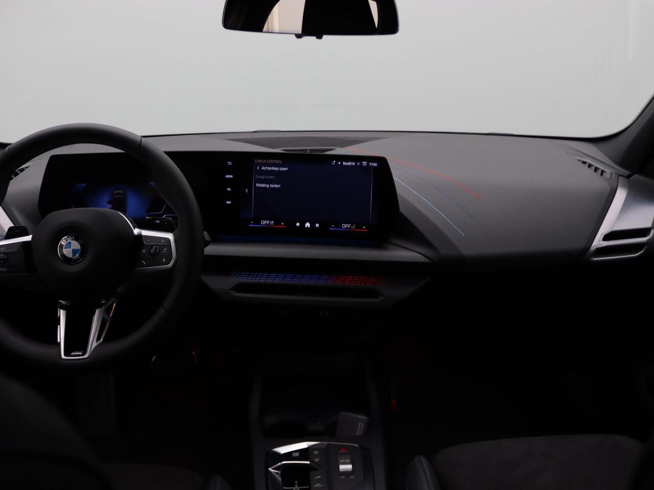 BMW 1-SERIE 120 M Sportpakket Pro | Premium Pakket | Stuurwielrand Verwarmd | Comfort Access | 19'' | Ekris Selection
