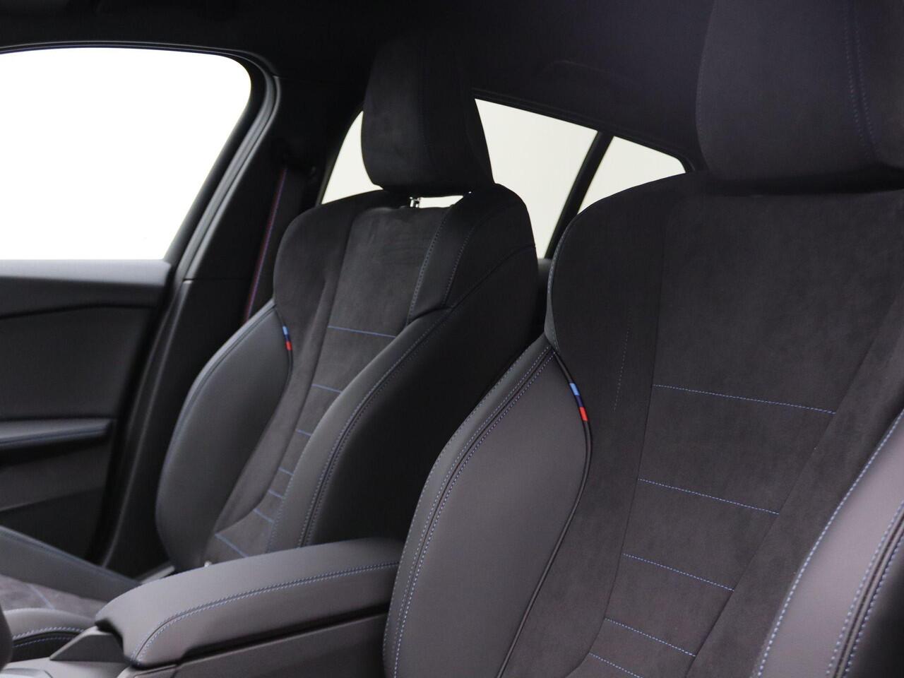 BMW 1-SERIE 120 M Sportpakket Pro | Premium Pakket | Stuurwielrand Verwarmd | Comfort Access | 19'' | Ekris Selection