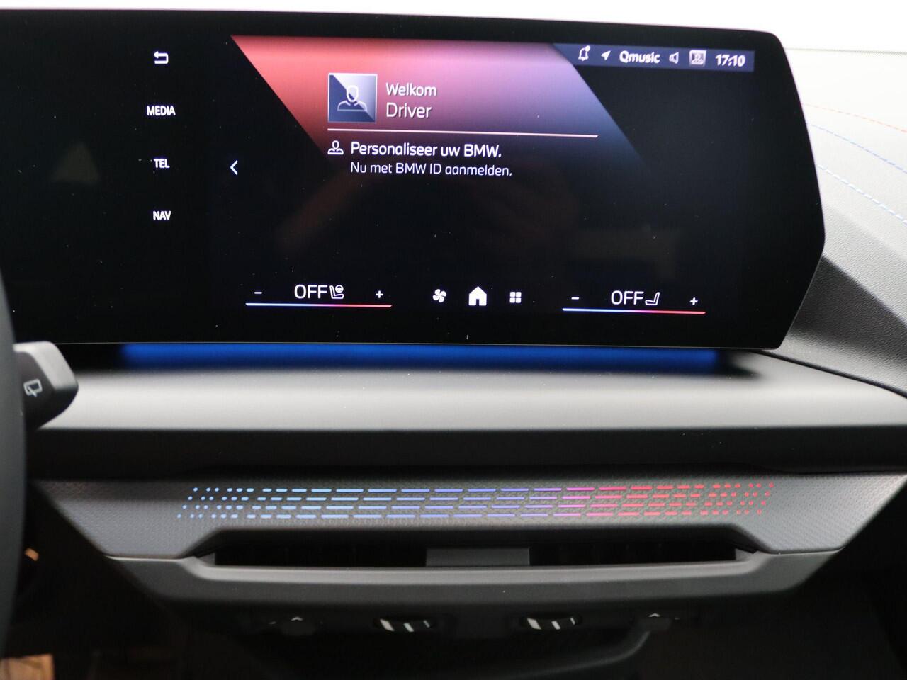 BMW 1-SERIE 120 M Sportpakket Pro | Premium Pack | Stuurwielrand Verwarmd | Panoramadak | Driving Assistant | Parking Assistant | 19'' | Ekris Selection