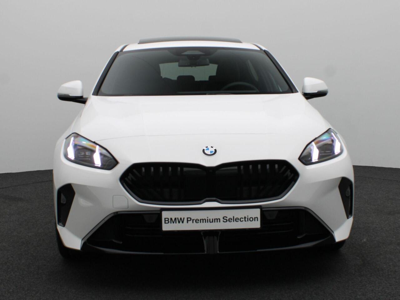 BMW 1-SERIE 120 M Sportpakket Pro | Premium Pack | Stuurwielrand Verwarmd | Panoramadak | Driving Assistant | Parking Assistant | 19'' | Ekris Selection