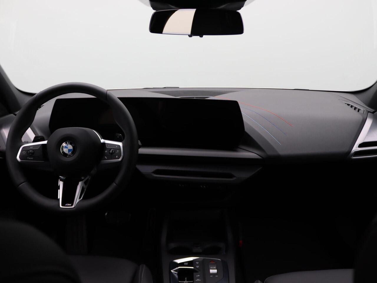 BMW 1-SERIE 120 M Sportpakket Pro | Premium Pack | Stuurwielrand Verwarmd | Panoramadak | Driving Assistant | Parking Assistant | 19'' | Ekris Selection