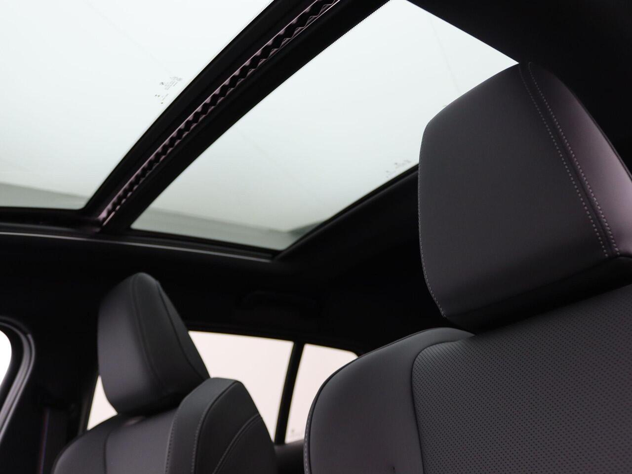 BMW 1-SERIE 120 M Sportpakket Pro | Premium Pack | Stuurwielrand Verwarmd | Panoramadak | Driving Assistant | Parking Assistant | 19'' | Ekris Selection