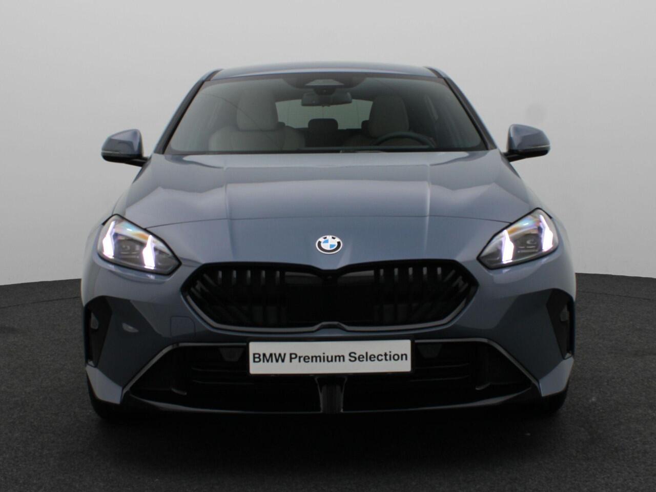 BMW 1-SERIE 120 M Sportpakket Pro | Premium Pack | Comfort Access | Achteruitrijcamera | Driving Assistant | Parking Assistant | Harman Kardon | 19'' | Ekris Selection