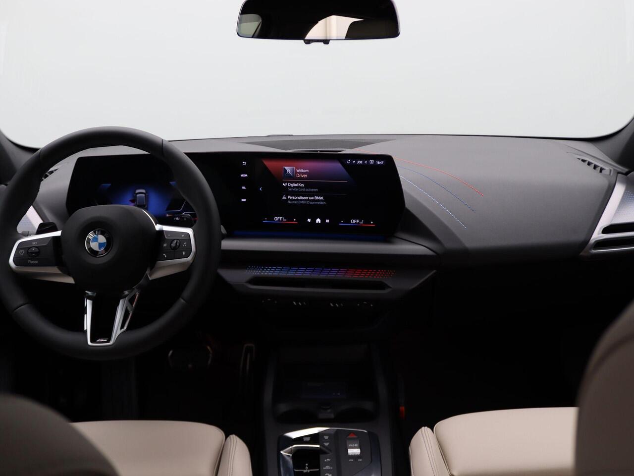 BMW 1-SERIE 120 M Sportpakket Pro | Premium Pack | Comfort Access | Achteruitrijcamera | Driving Assistant | Parking Assistant | Harman Kardon | 19'' | Ekris Selection