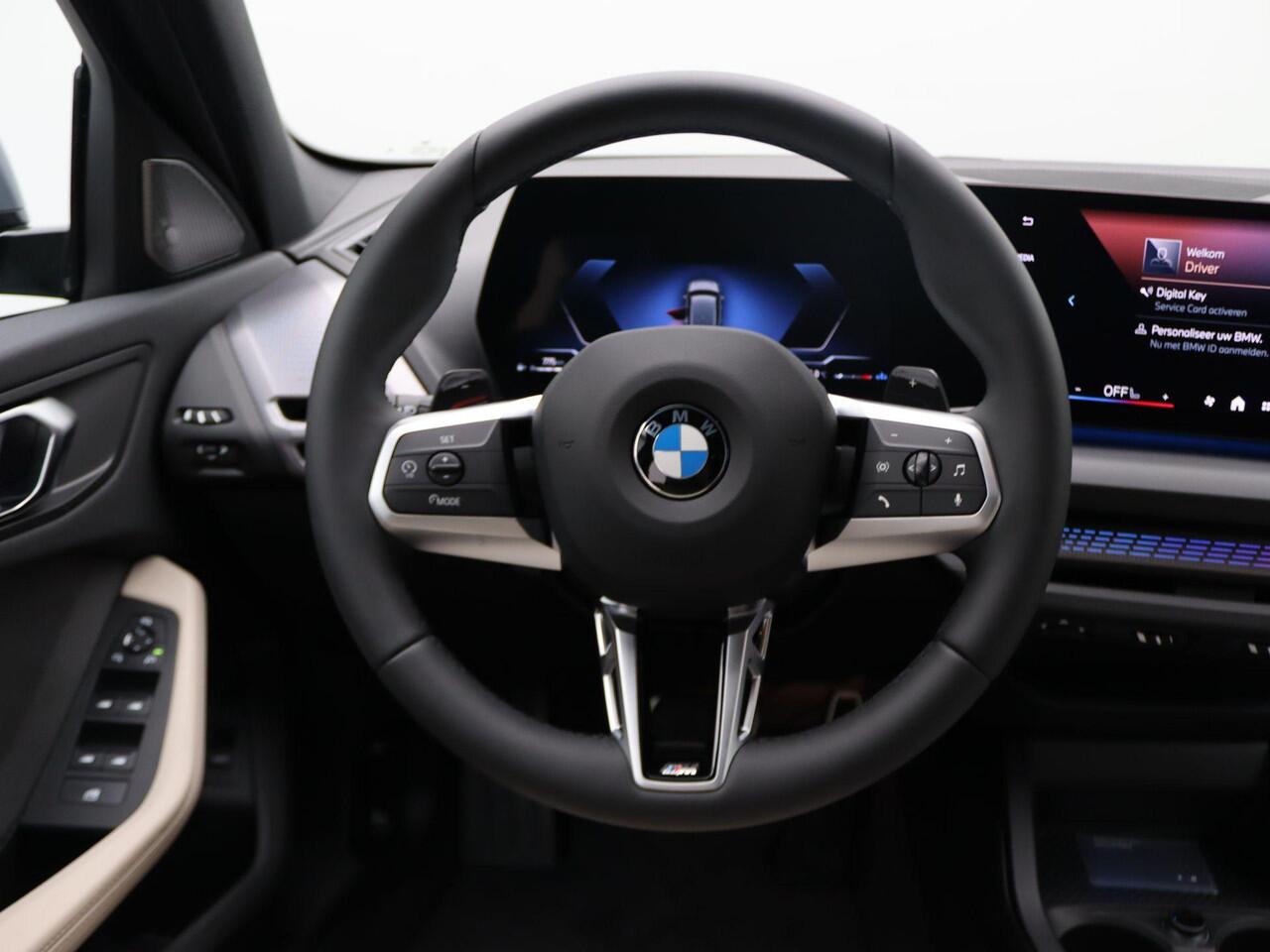 BMW 1-SERIE 120 M Sportpakket Pro | Premium Pack | Comfort Access | Achteruitrijcamera | Driving Assistant | Parking Assistant | Harman Kardon | 19'' | Ekris Selection