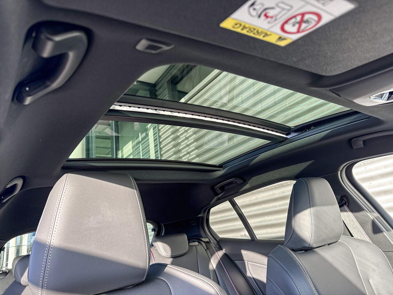 BMW 1-SERIE 123 xDrive | M Performance Parts | | M Sport Pro | Innovation Pack | Panoramadak | Driving Assistant Plus | Harman-Kardon