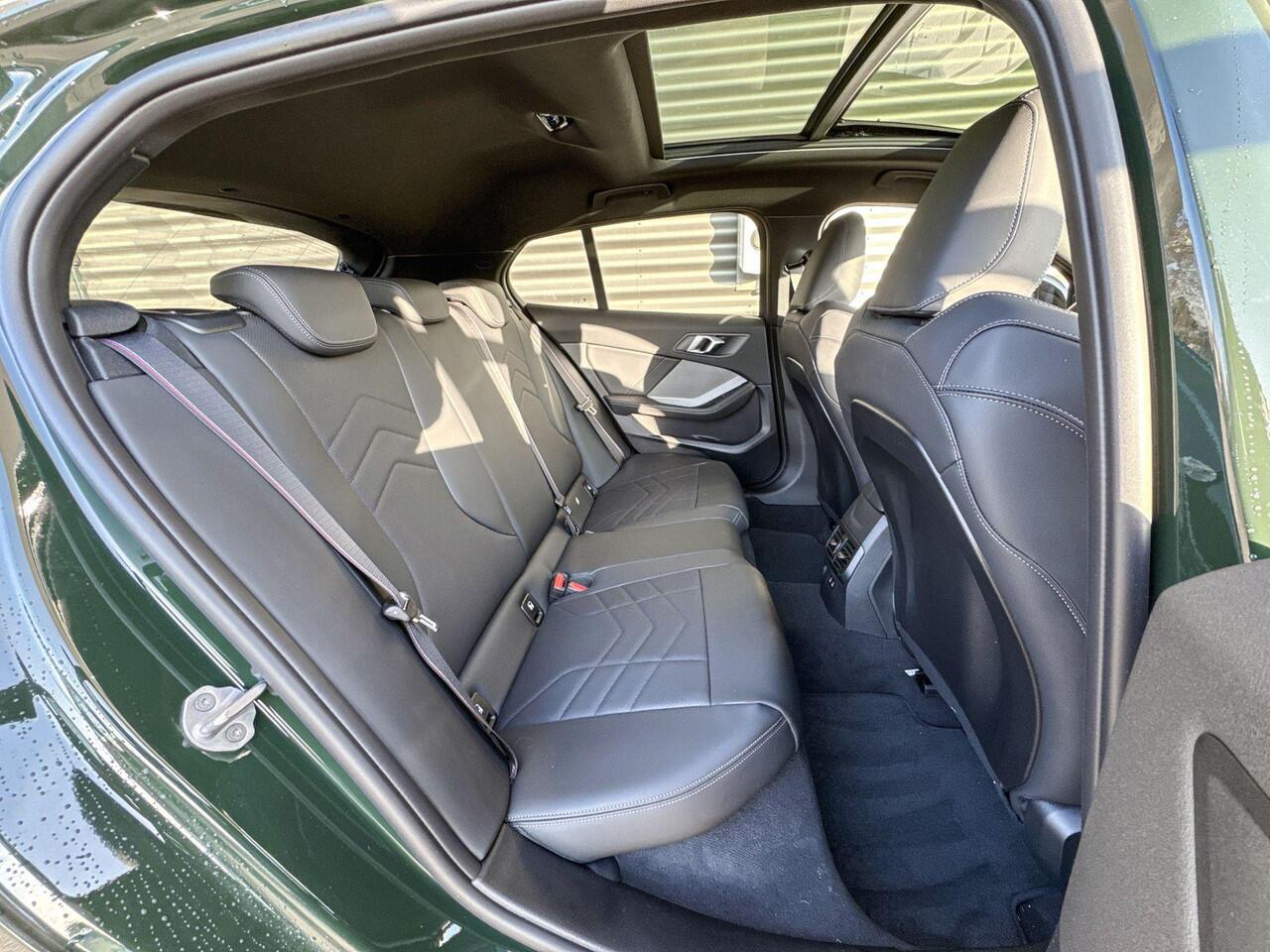 BMW 1-SERIE 123 xDrive | M Performance Parts | | M Sport Pro | Innovation Pack | Panoramadak | Driving Assistant Plus | Harman-Kardon