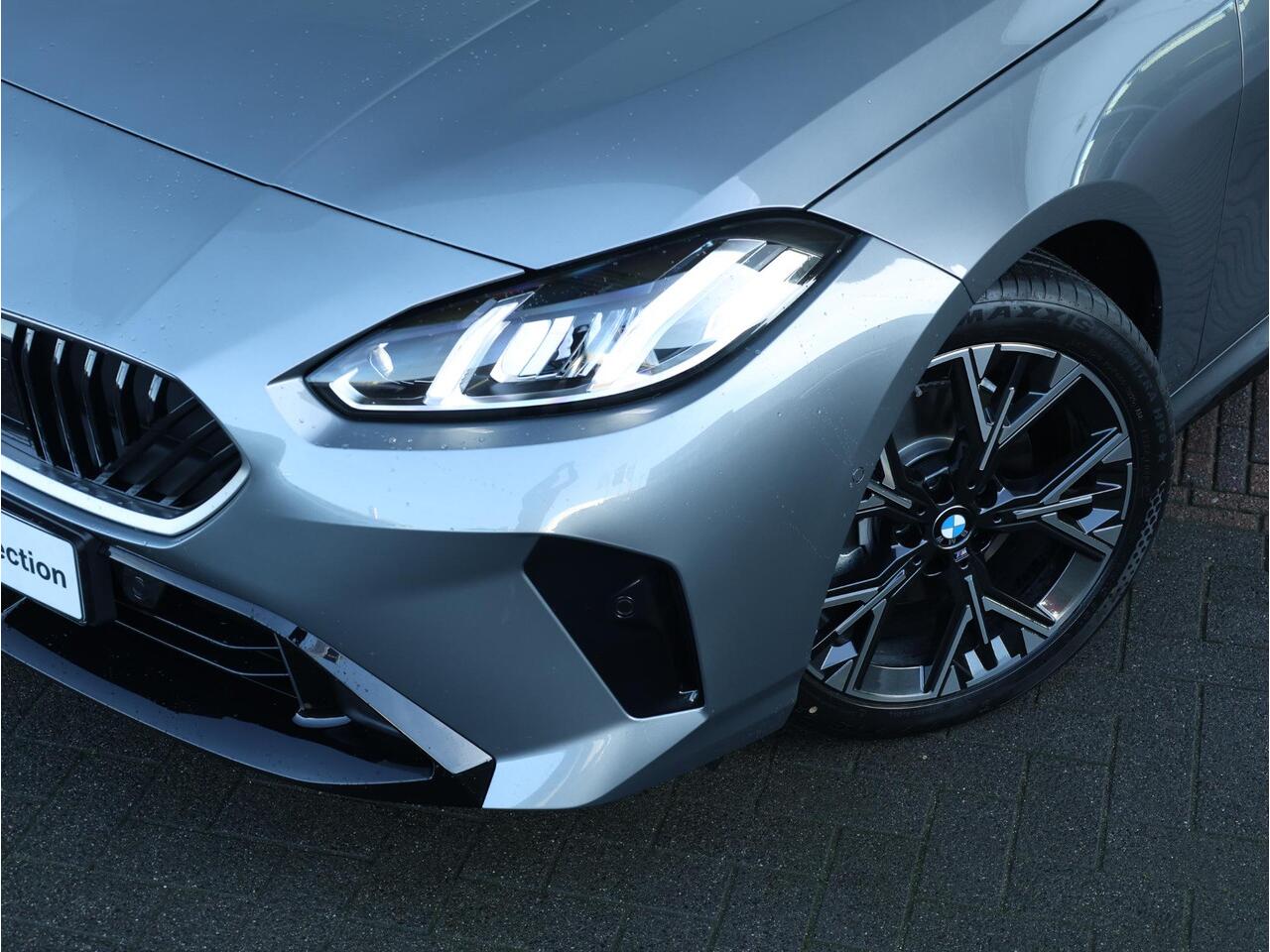 BMW 1-SERIE 120 M Sport Design Edition M Sportpakket/ Stuurwielrand verwarmd/ Achteruitrijcamera/ Getint Glas/ Sportstoelen/ Driving Assistant | Ekris Selection