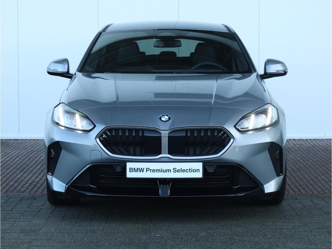 BMW 1-SERIE 120 M Sport Design Edition M Sportpakket/ Stuurwielrand verwarmd/ Achteruitrijcamera/ Getint Glas/ Sportstoelen/ Driving Assistant | Ekris Selection