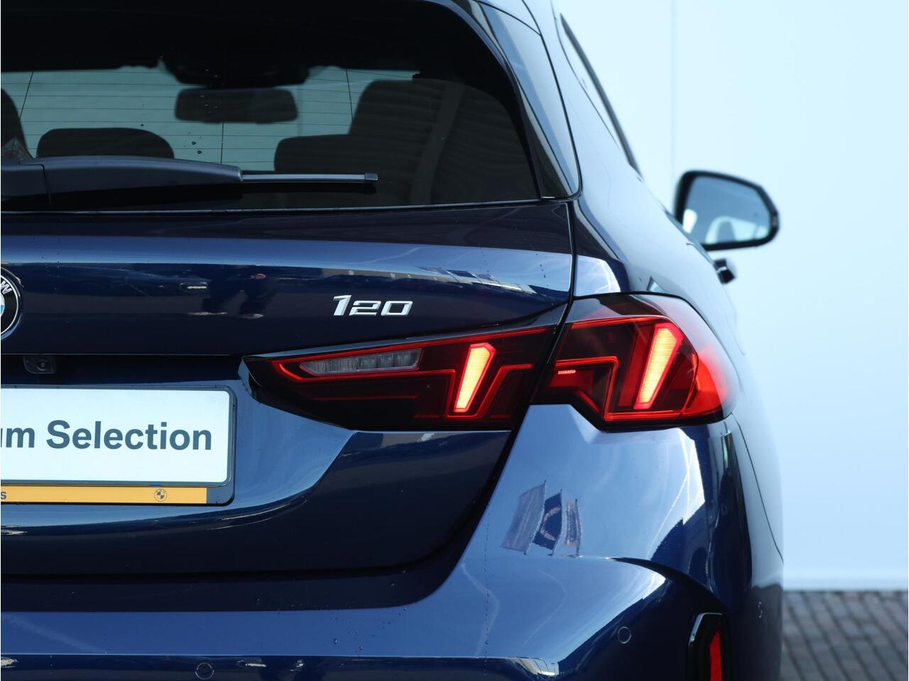 BMW 1-SERIE 120 M Sport Design Edition M Sportpakket/ Stuurwielrand verwarmd/ Achteruitrijcamera/ Getint Glas/ Sportstoelen/ Stoelverwarming/ Driving Assistant | Ekris Selection