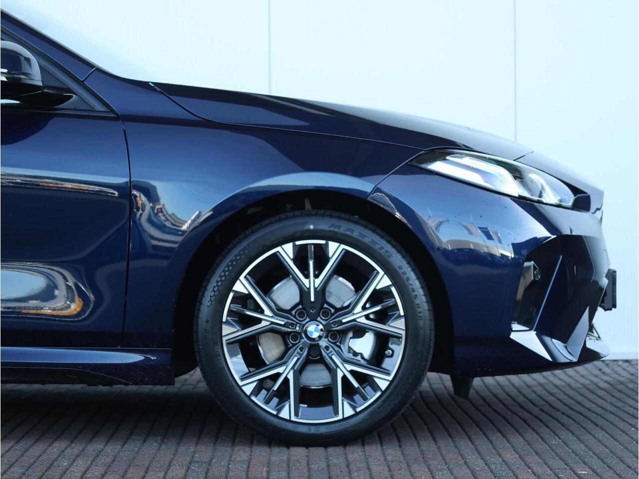 BMW 1-SERIE 120 M Sport Design Edition M Sportpakket/ Stuurwielrand verwarmd/ Achteruitrijcamera/ Getint Glas/ Sportstoelen/ Stoelverwarming/ Driving Assistant | Ekris Selection