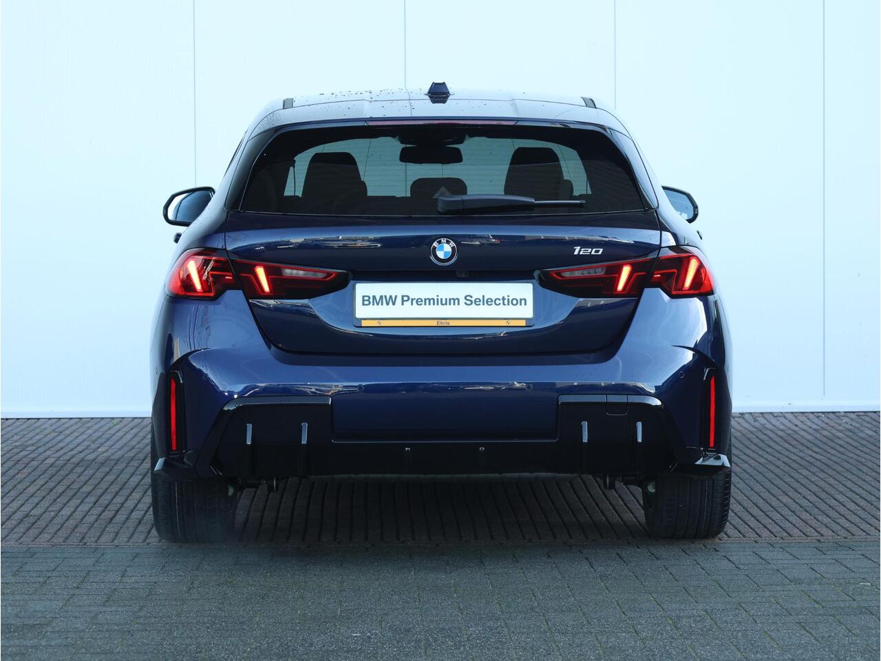 BMW 1-SERIE 120 M Sport Design Edition M Sportpakket/ Stuurwielrand verwarmd/ Achteruitrijcamera/ Getint Glas/ Sportstoelen/ Stoelverwarming/ Driving Assistant | Ekris Selection