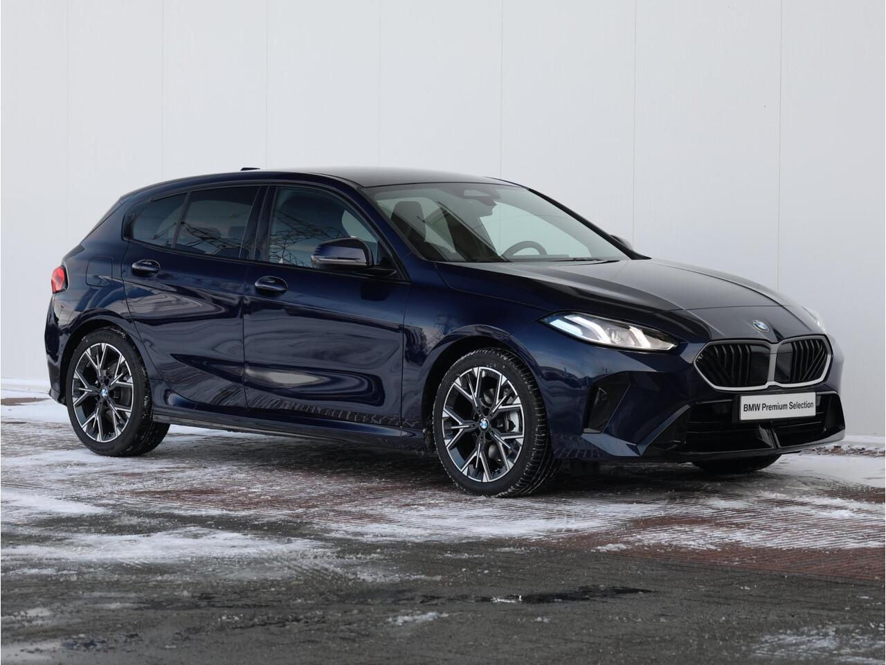 BMW 1-SERIE 120 M Sport Design Edition M Sportpakket/ Stuurwielrand verwarmd/ Achteruitrijcamera/ Getint Glas/ Sportstoelen/ Stoelverwarming/ Driving Assistant | Ekris Selection