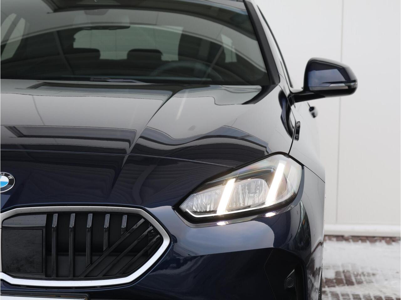 BMW 1-SERIE 120 M Sport Design Edition M Sportpakket/ Stuurwielrand verwarmd/ Achteruitrijcamera/ Getint Glas/ Sportstoelen/ Stoelverwarming/ Driving Assistant | Ekris Selection