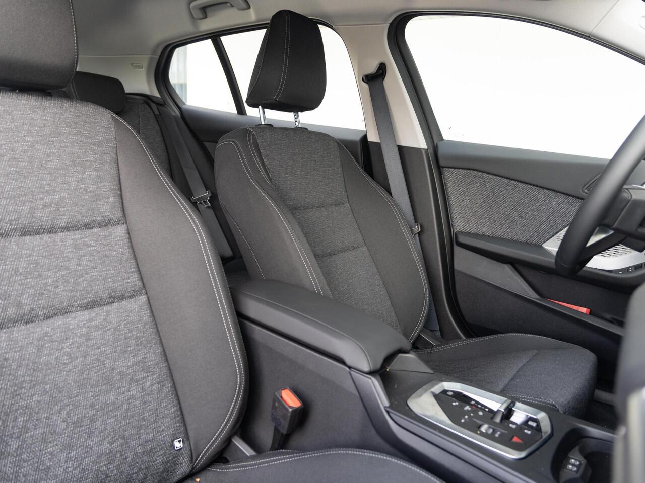 BMW 1-SERIE 120 | M Sport Design | Achteruitrijcamera | Stoelverwarming | Driving Assistant | 18'' | Ekris Selection