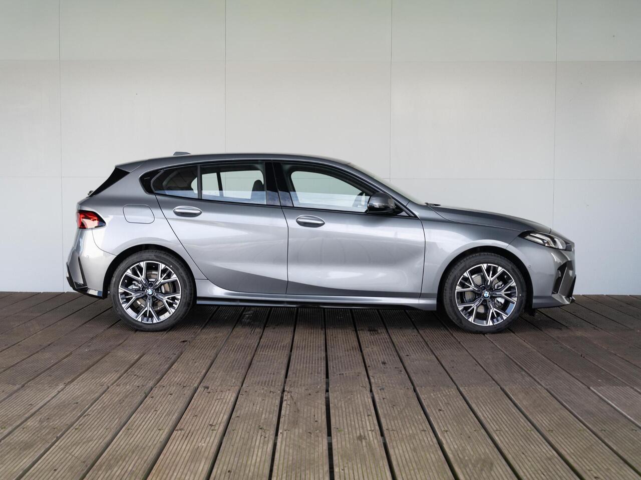 BMW 1-SERIE 120 | M Sport Design | Achteruitrijcamera | Stoelverwarming | Driving Assistant | 18'' | Ekris Selection