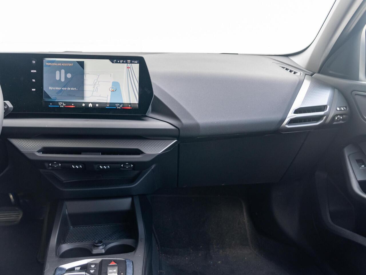 BMW 1-SERIE 120 | M Sport Design | Achteruitrijcamera | Stoelverwarming | Driving Assistant | 18'' | Ekris Selection