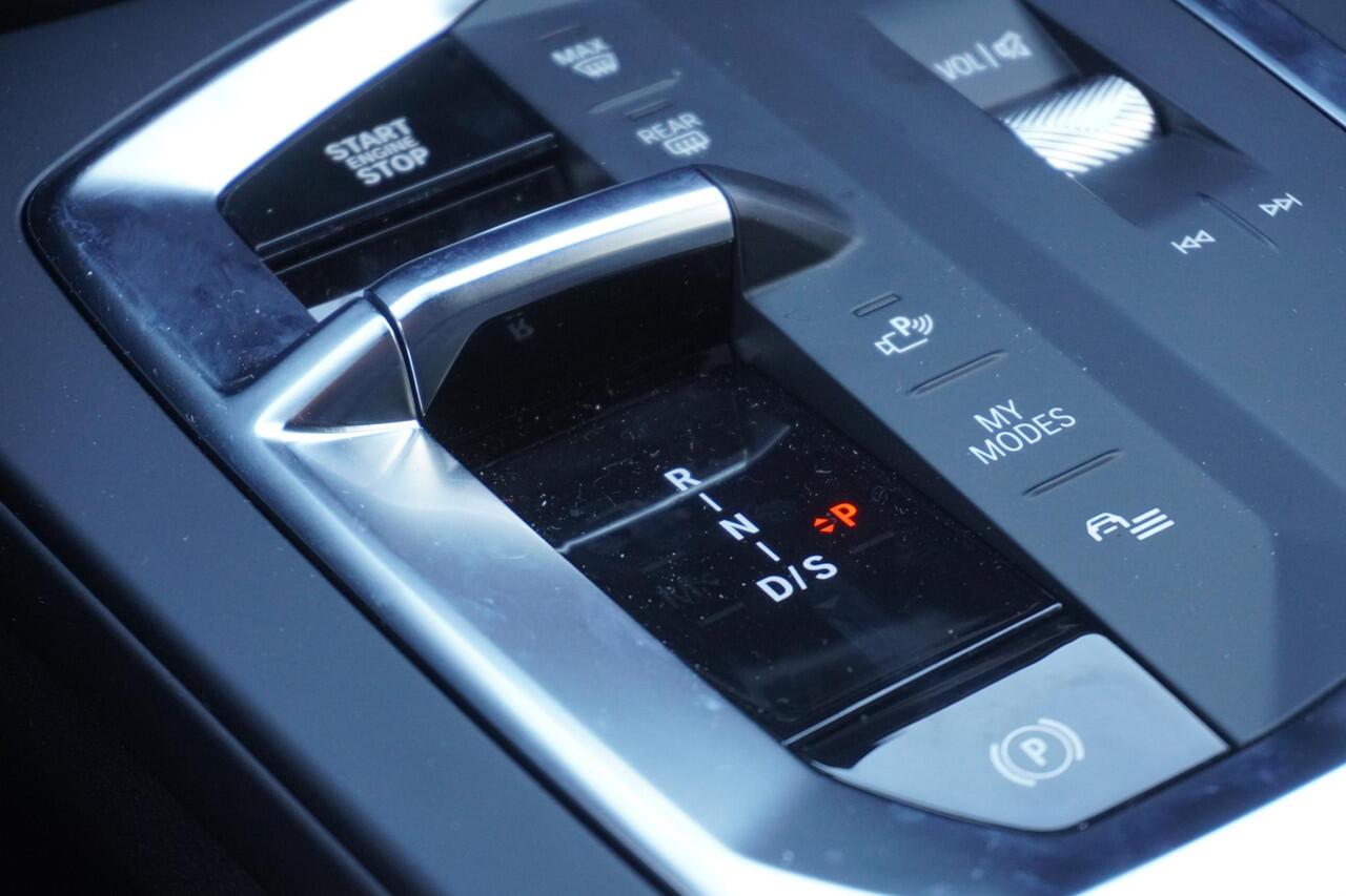 BMW 1-SERIE 120 M Sportpakket | Stuurwielrand verwarmd | Harman-Kardon sound system | BMW Head-Up Display | Parking Assistant Plus | Extra getint glas in achterportierruiten en achterruit | Ekris Selection