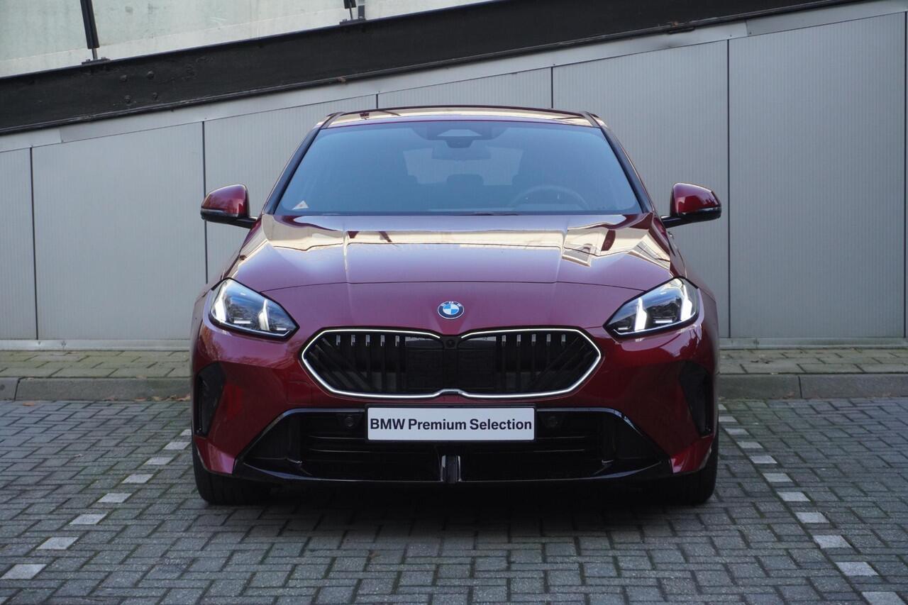 BMW 1-SERIE 120 M Sportpakket | Stuurwielrand verwarmd | Harman-Kardon sound system | BMW Head-Up Display | Parking Assistant Plus | Extra getint glas in achterportierruiten en achterruit | Ekris Selection