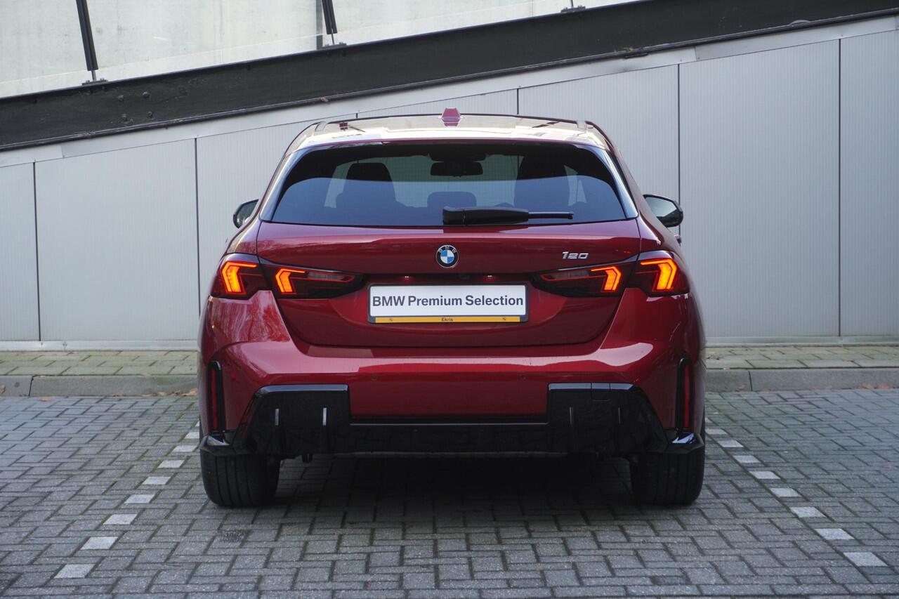 BMW 1-SERIE 120 M Sportpakket | Stuurwielrand verwarmd | Harman-Kardon sound system | BMW Head-Up Display | Parking Assistant Plus | Extra getint glas in achterportierruiten en achterruit | Ekris Selection