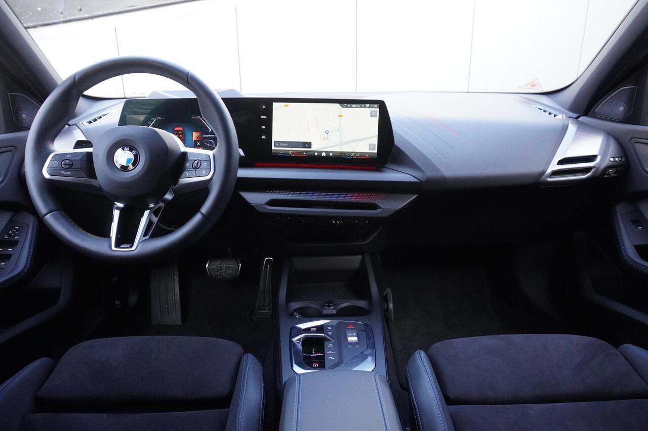 BMW 1-SERIE 120 M Sportpakket | Stuurwielrand verwarmd | Harman-Kardon sound system | BMW Head-Up Display | Parking Assistant Plus | Extra getint glas in achterportierruiten en achterruit | Ekris Selection