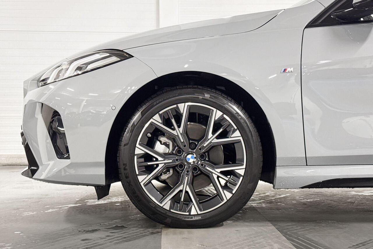 BMW 1-SERIE 120 | M-Sport Design | Driving Assistant | Parking Assistant | Stoelverwarming