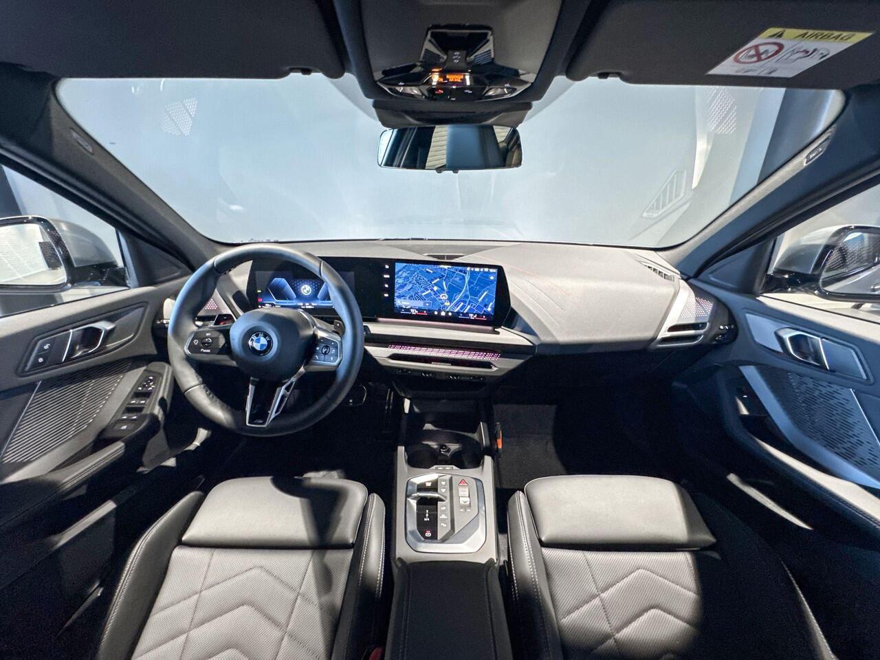 BMW 1-SERIE 120 M Sport Design Edition | Glazen Panoramadak | Stoelverwarming | Achteruitrijcamera |