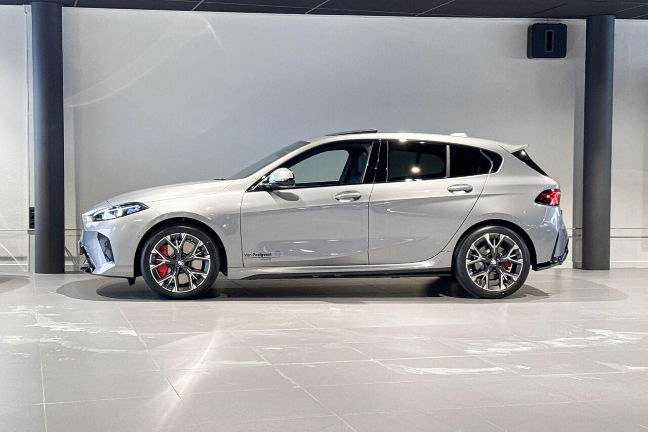 BMW 1-SERIE 120 M Sport Design Edition | Glazen Panoramadak | Stoelverwarming | Achteruitrijcamera |