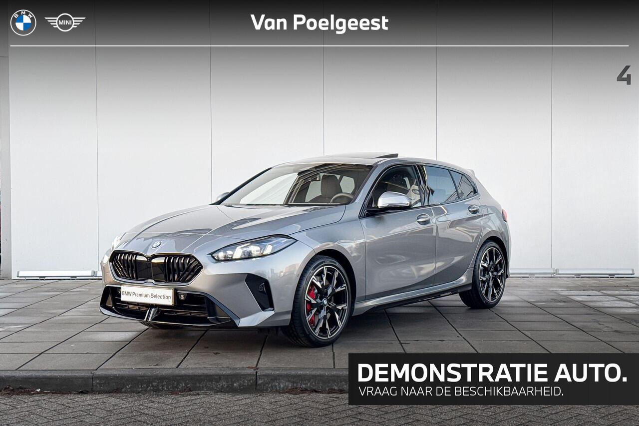 BMW 1-SERIE 120 M Sport Pro Glazen Schuifdak / Harman Kardon / Driving Assistant Plus / Stuurwielrand verwarmd