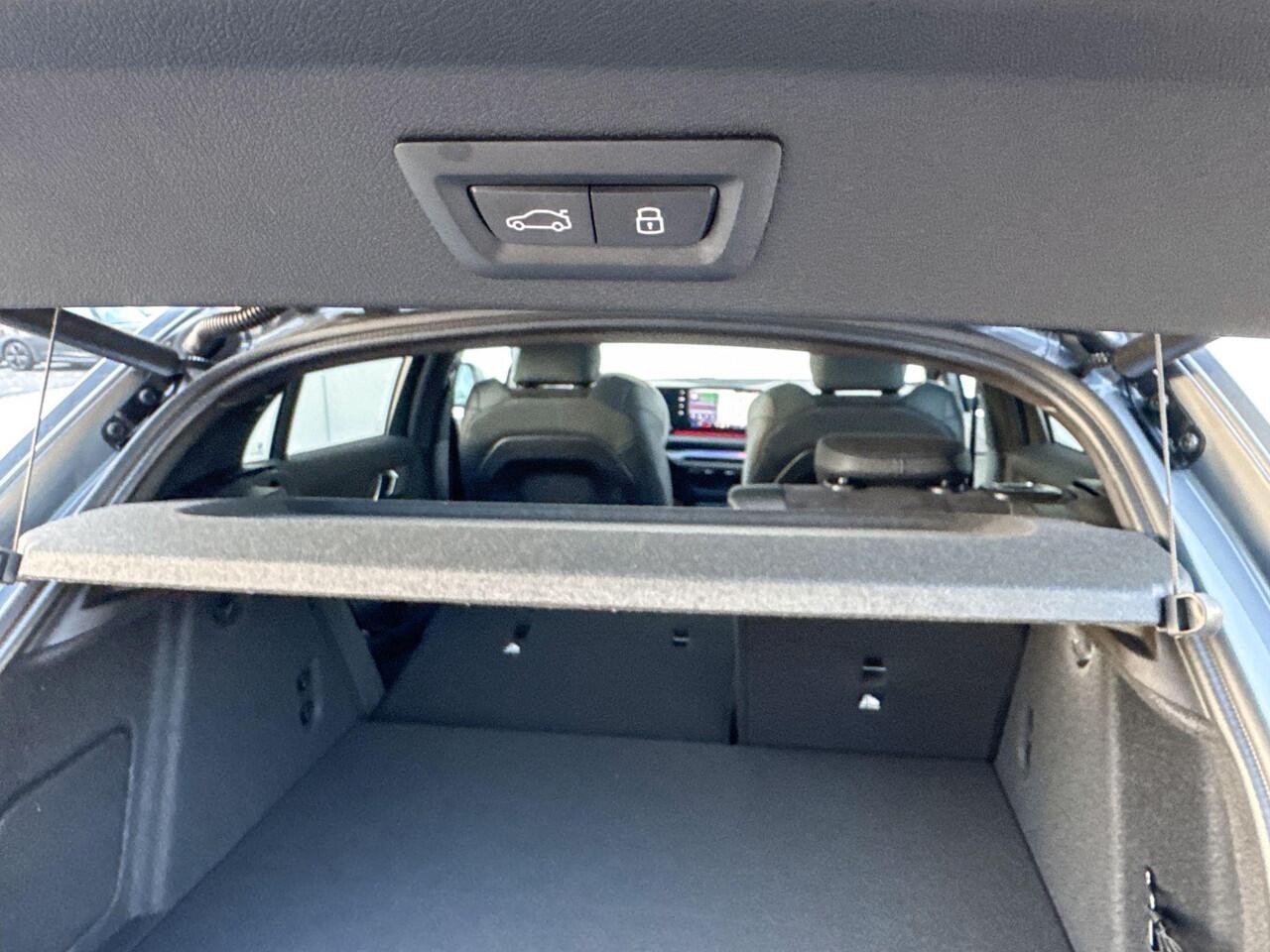 BMW 1-SERIE 120 M Sport Pro Glazen Schuifdak / Harman Kardon / Driving Assistant Plus / Stuurwielrand verwarmd