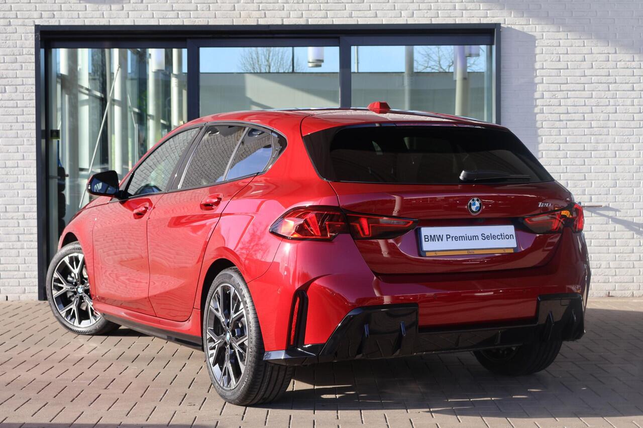 BMW 1-SERIE 120 M Sport Design Edition | Driving Assistant | Voorstoelen Verwarmd | Apple Carplay | Ekris Selection