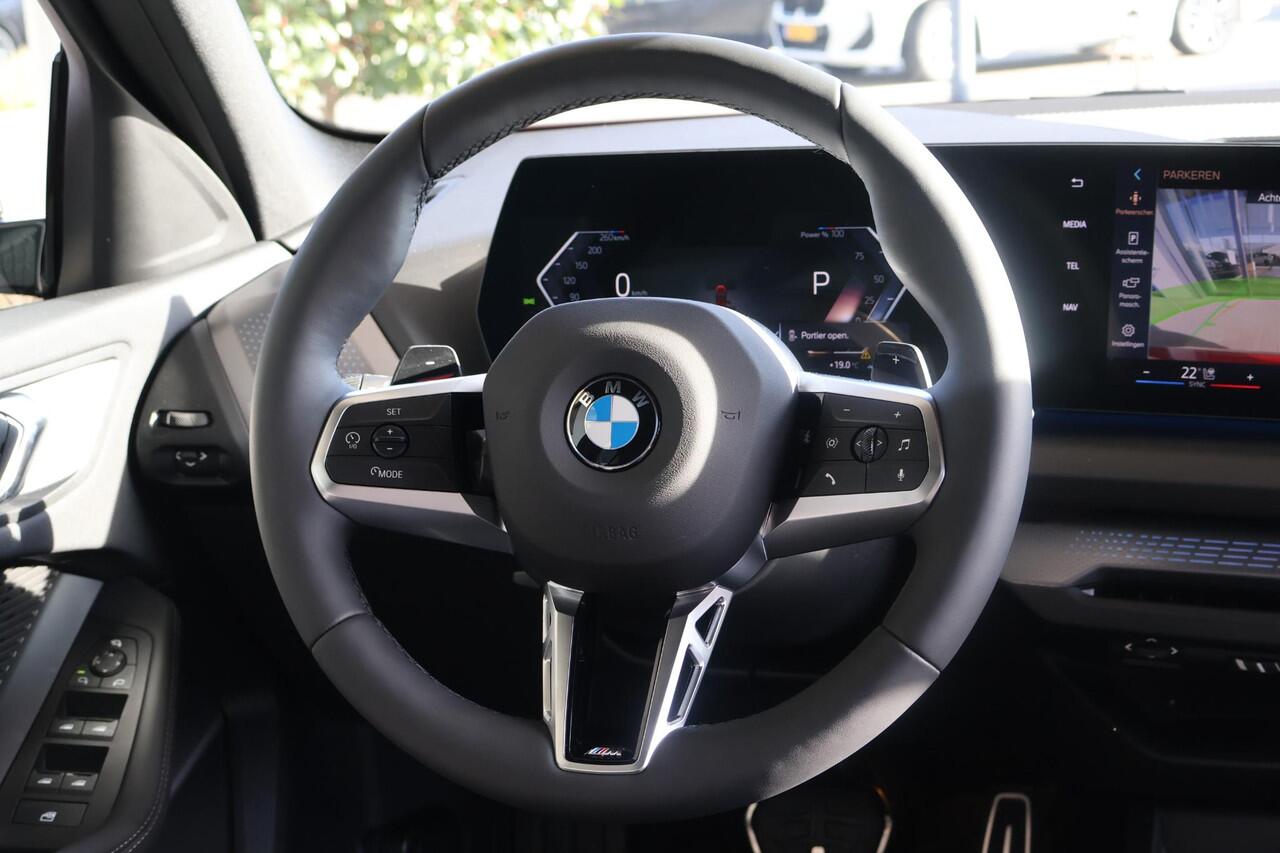 BMW 1-SERIE 120 M Sport Design Edition | Driving Assistant | Voorstoelen Verwarmd | Apple Carplay | Ekris Selection