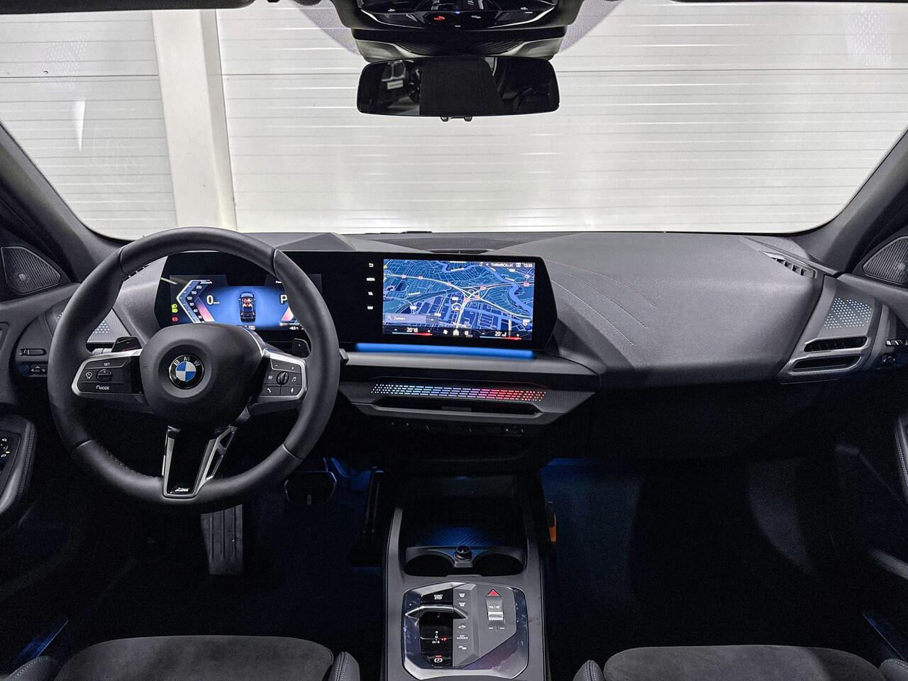 BMW 1-SERIE 120 | M-Sport Pro | Innovation Pack | Driving Assistant | Harman/Kardon | Panoramadak | Comfort Access