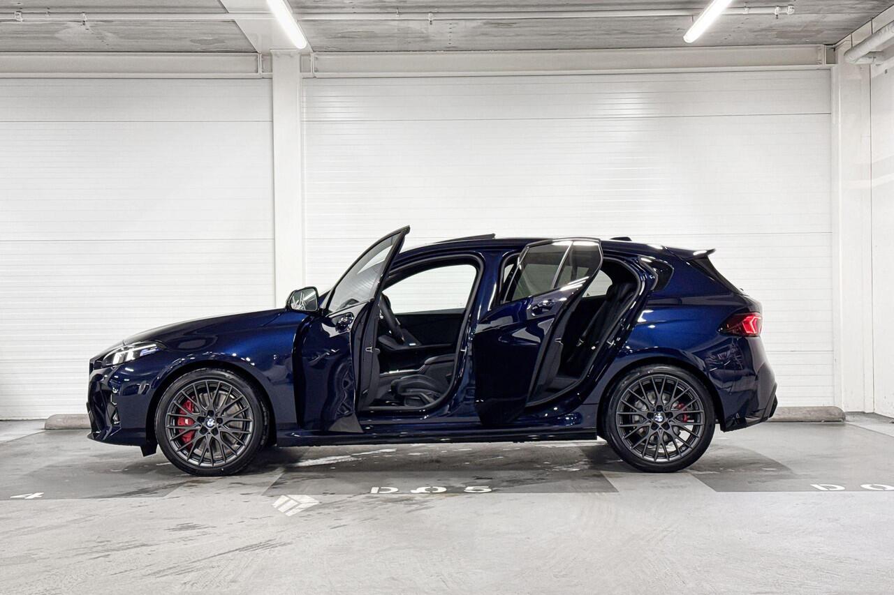 BMW 1-SERIE 120 | M-Sport Pro | Innovation Pack | Driving Assistant | Harman/Kardon | Panoramadak | Comfort Access