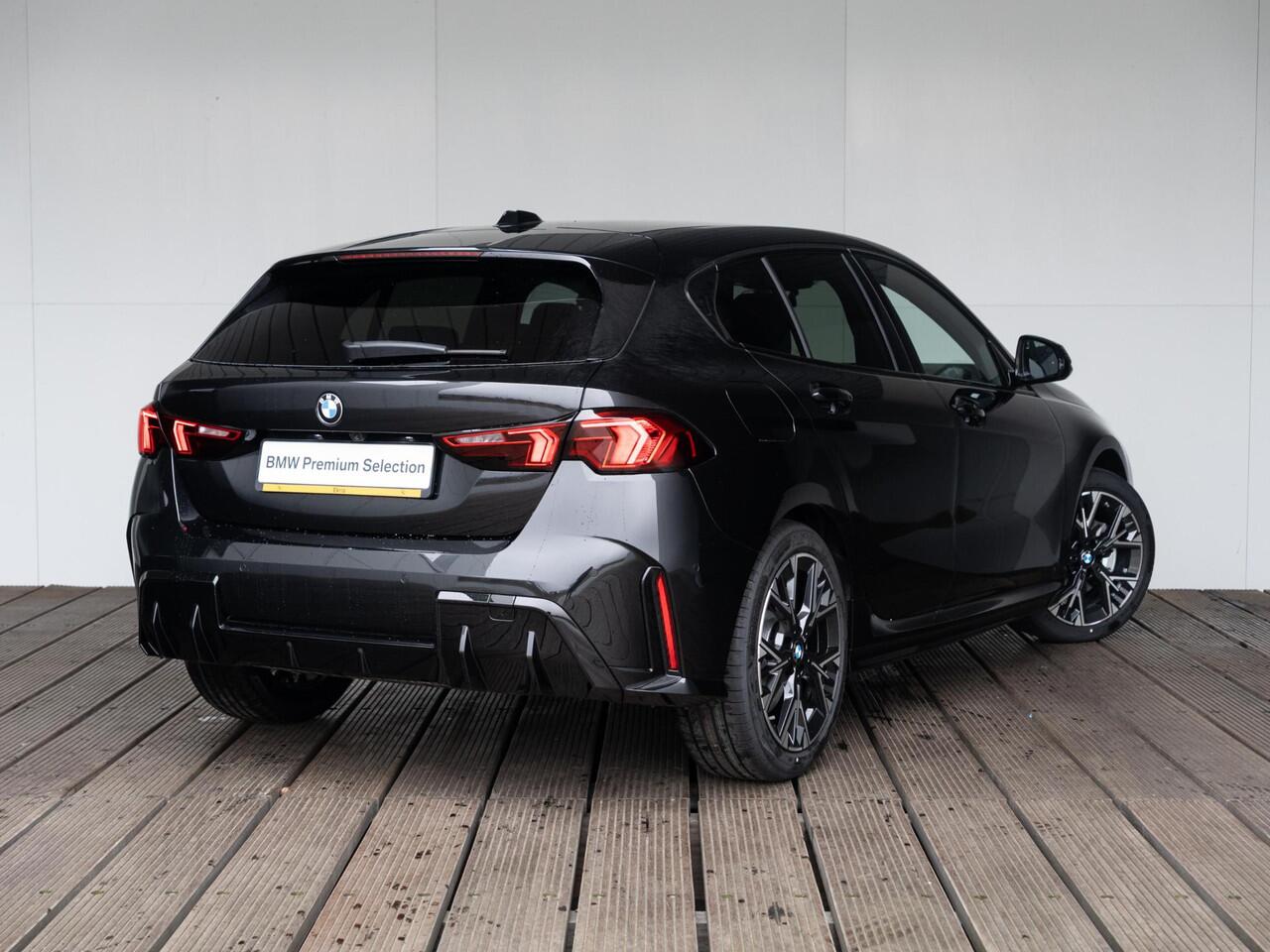 BMW 1-SERIE 120 | M Sportpakket | Premium Pack | Stuurwielrand verwarmd | Comfort Access | Achteruitrijcamera | Stoelverwarming | 18'' | Ekris Selection
