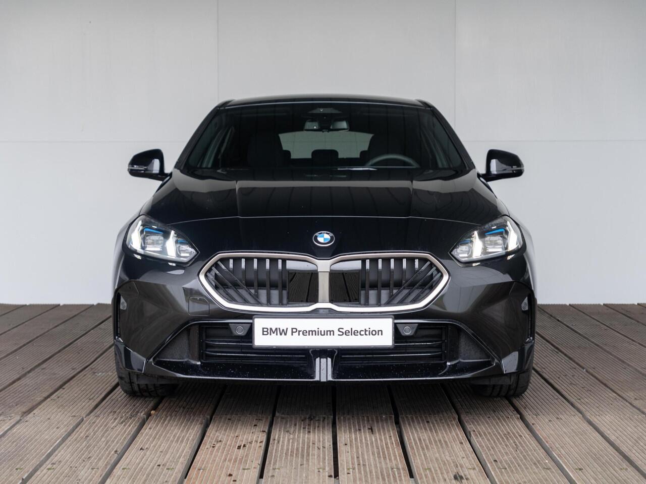 BMW 1-SERIE 120 | M Sportpakket | Premium Pack | Stuurwielrand verwarmd | Comfort Access | Achteruitrijcamera | Stoelverwarming | 18'' | Ekris Selection