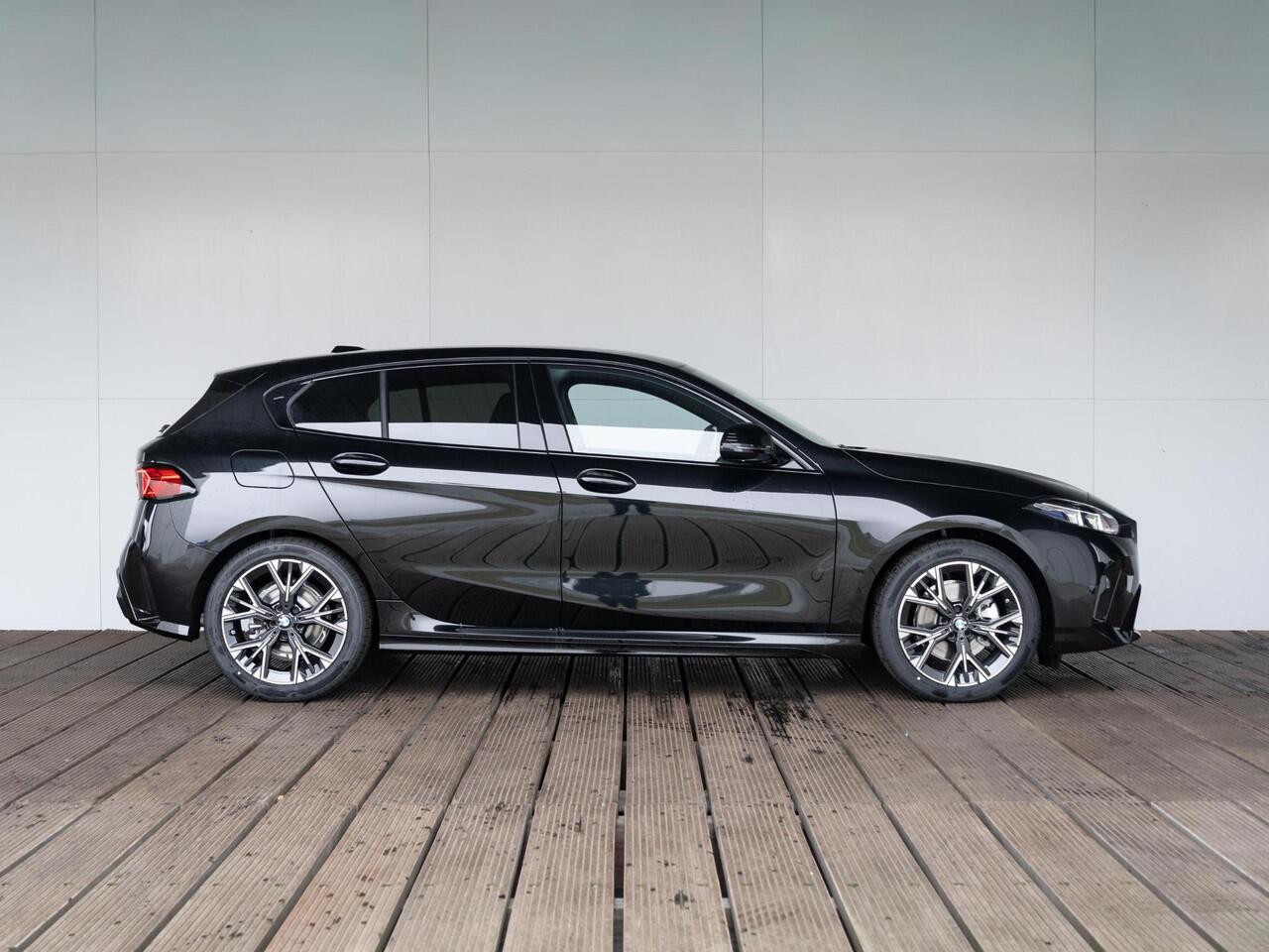 BMW 1-SERIE 120 | M Sportpakket | Premium Pack | Stuurwielrand verwarmd | Comfort Access | Achteruitrijcamera | Stoelverwarming | 18'' | Ekris Selection