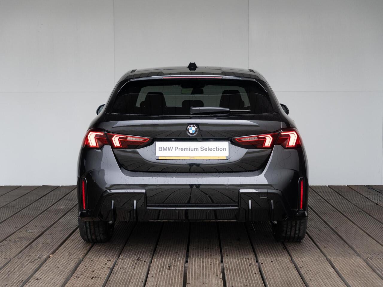 BMW 1-SERIE 120 | M Sportpakket | Premium Pack | Stuurwielrand verwarmd | Comfort Access | Achteruitrijcamera | Stoelverwarming | 18'' | Ekris Selection