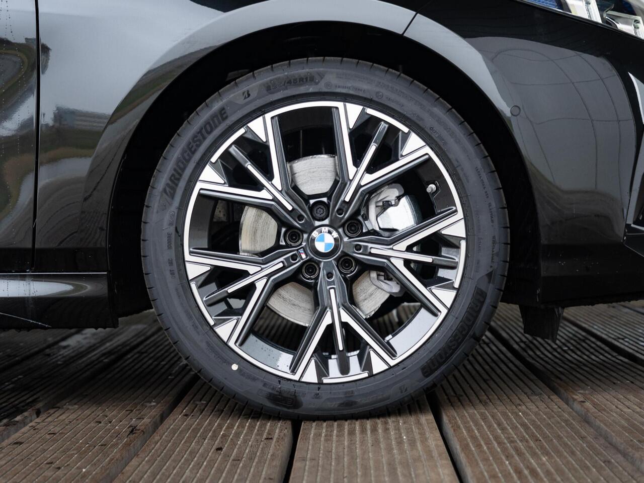 BMW 1-SERIE 120 | M Sportpakket | Premium Pack | Stuurwielrand verwarmd | Comfort Access | Achteruitrijcamera | Stoelverwarming | 18'' | Ekris Selection