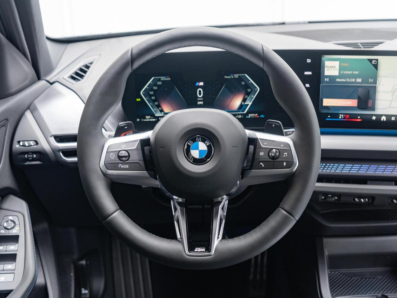 BMW 1-SERIE 120 | M Sportpakket | Premium Pack | Stuurwielrand verwarmd | Comfort Access | Achteruitrijcamera | Stoelverwarming | 18'' | Ekris Selection